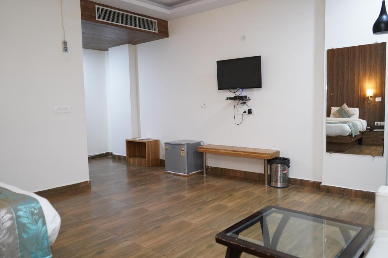 The Dwelling Paradise Hotel Greater Noida Exterior photo